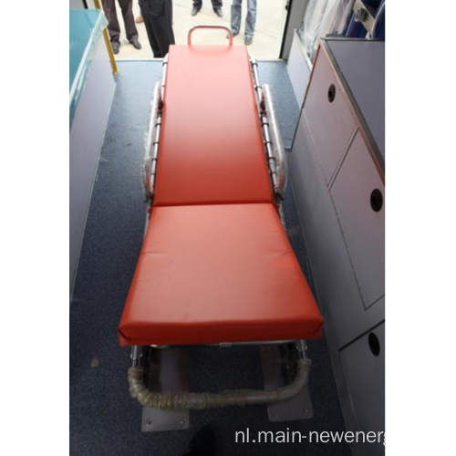 Intensieve ambulance met vierwielaandrijving